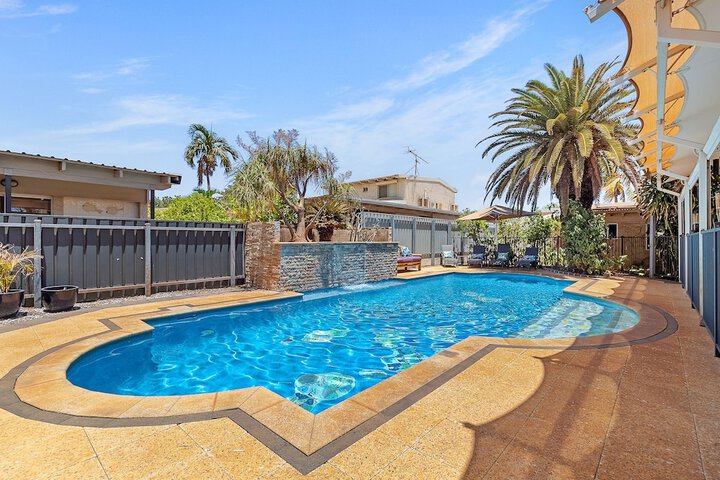 Hotel Pool