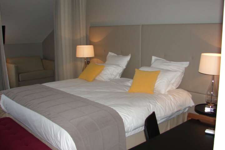 Room 6 of 80