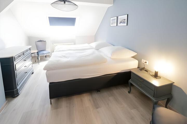 Room 15 of 65
