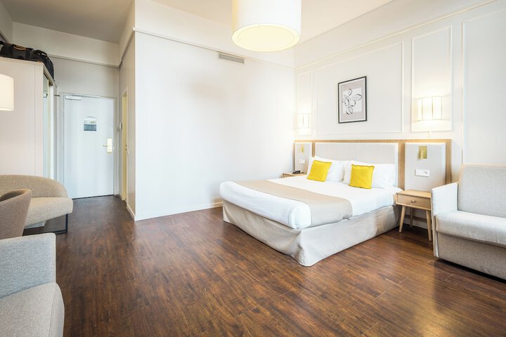 Room 32 of 99