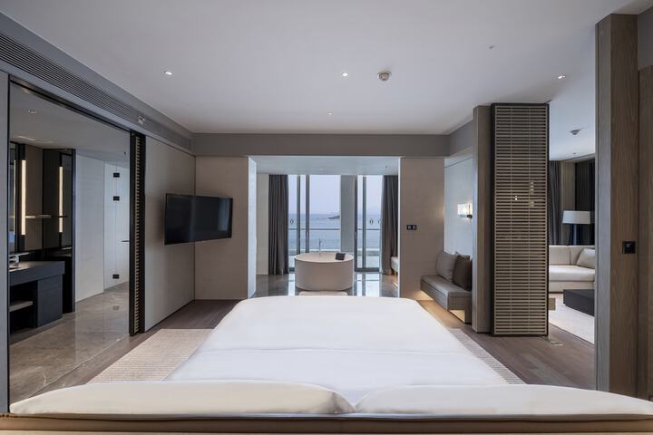 Room 15 of 175