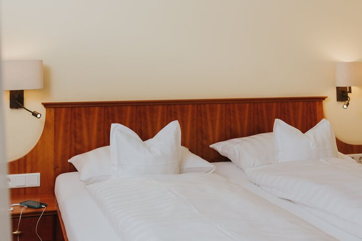 Room 52 of 193