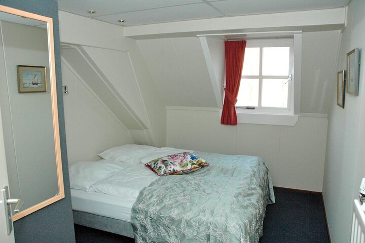 Room 6 of 36