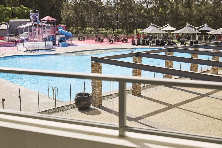 Pool 32 of 102