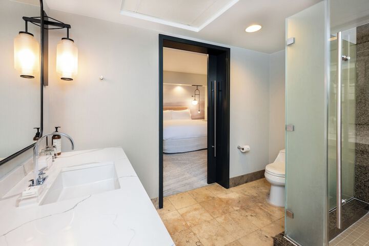Room 65 of 170