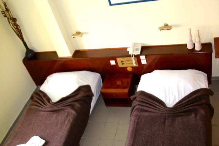 Room 32 of 106