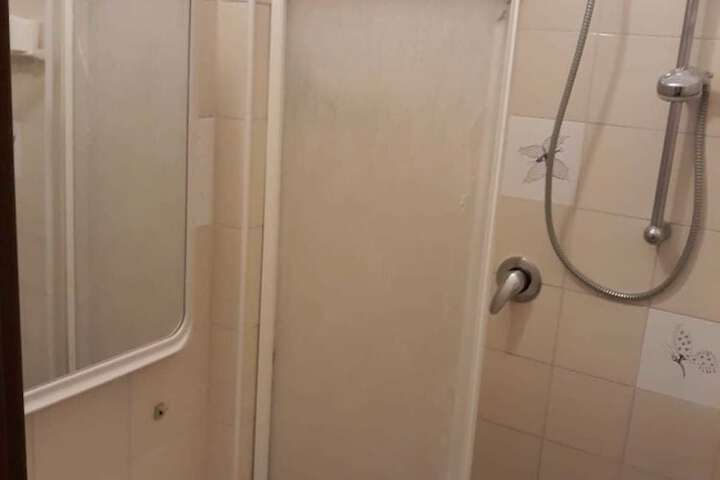 Room 16 of 34