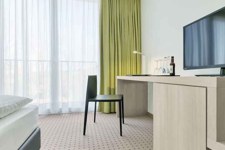 Room 10 of 25