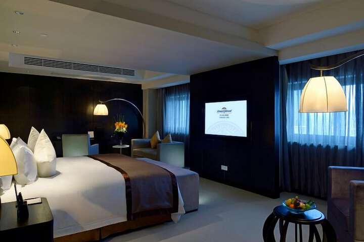 Room 4 of 23