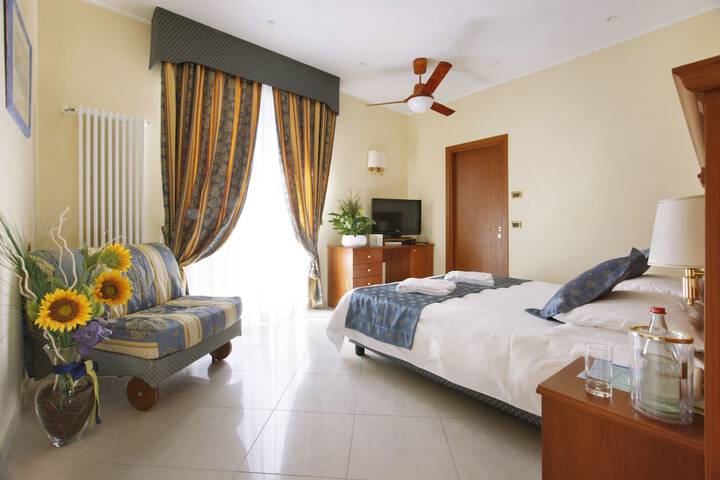 Room 16 of 48