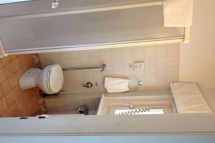 Room 14 of 62