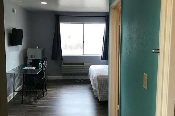 Standard | King Bed (4 of 6)