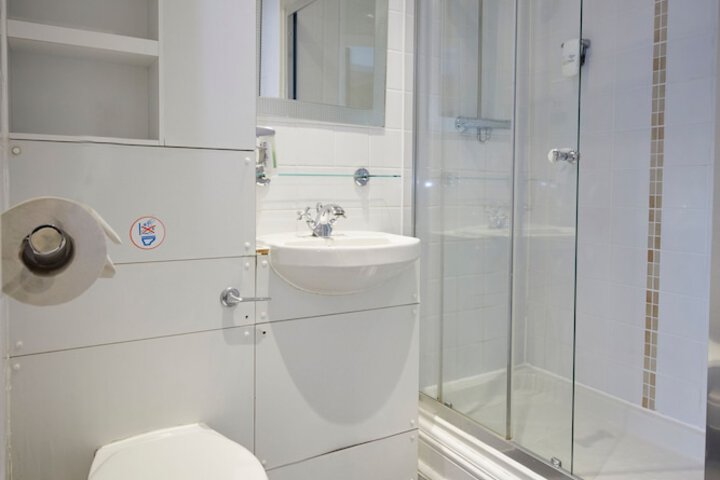 Room 9 of 20