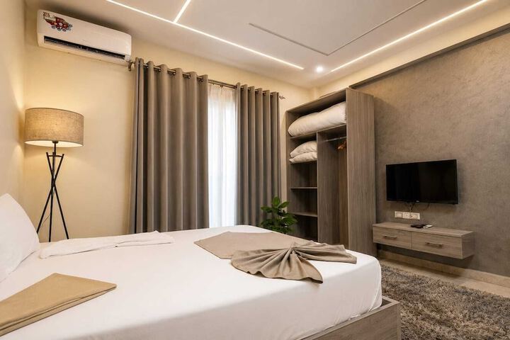 Room 6 of 30
