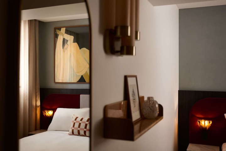 Room 25 of 53