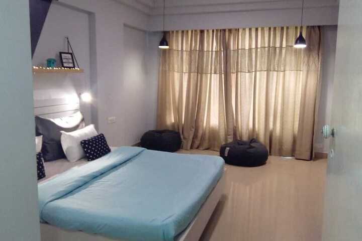 Room 5 of 14