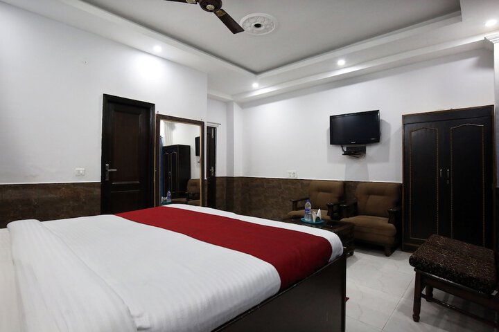 Room 7 of 13