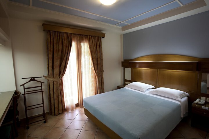 Room 32 of 59