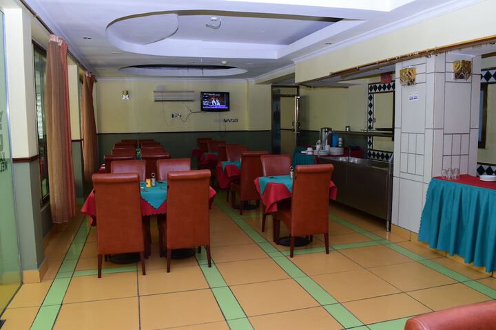 Dining 3 of 13