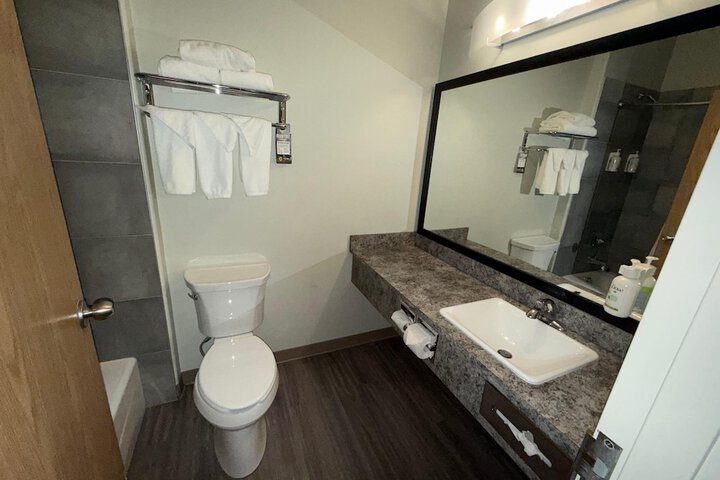 Room 16 of 28