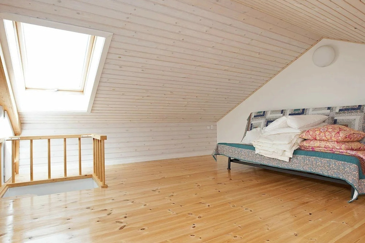 Room 4 of 13
