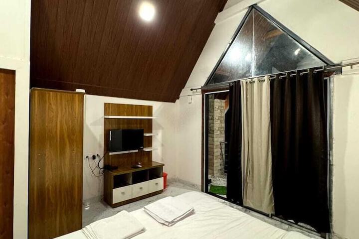 Room 2 of 9