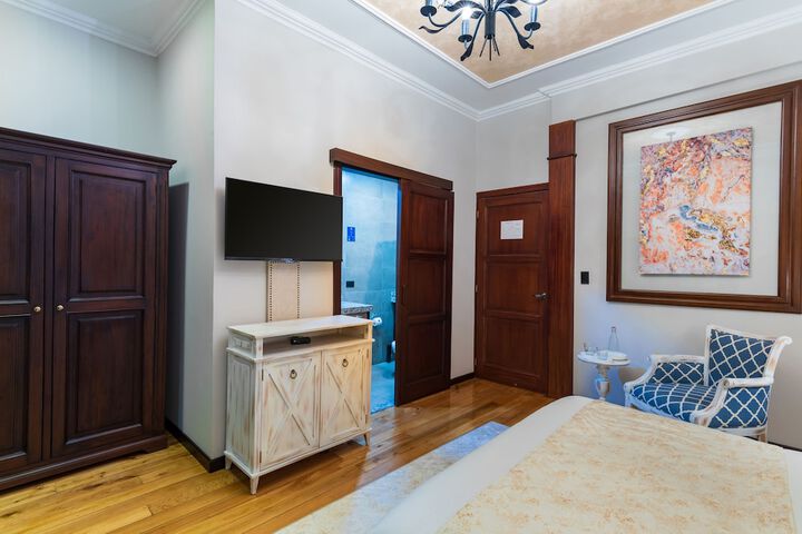 Room 22 of 74