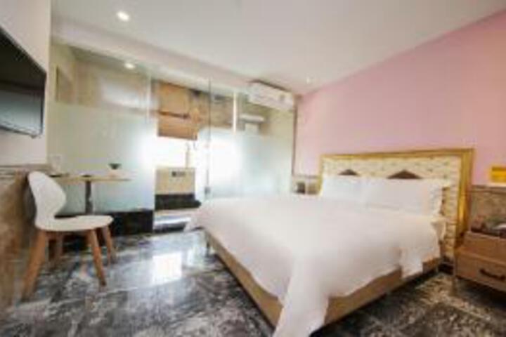 Room 17 of 19