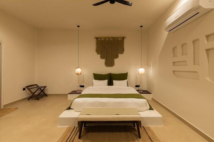 Room 6 of 110