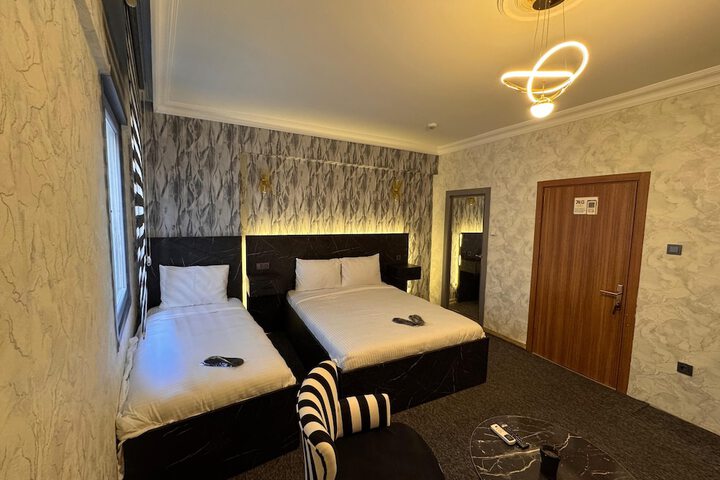 Room 9 of 20