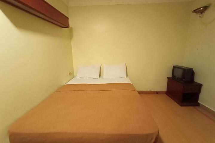 Room 26 of 40