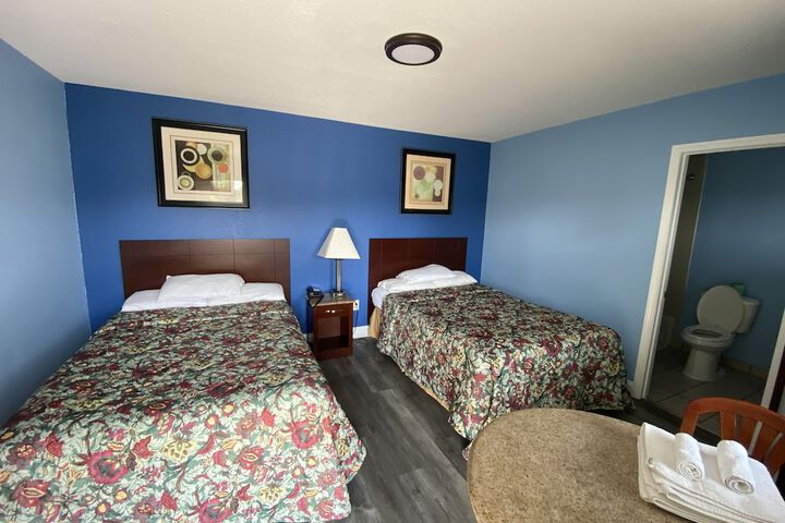 1 Queen Bed (55 of 69)
