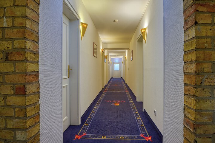 Room 44 of 77