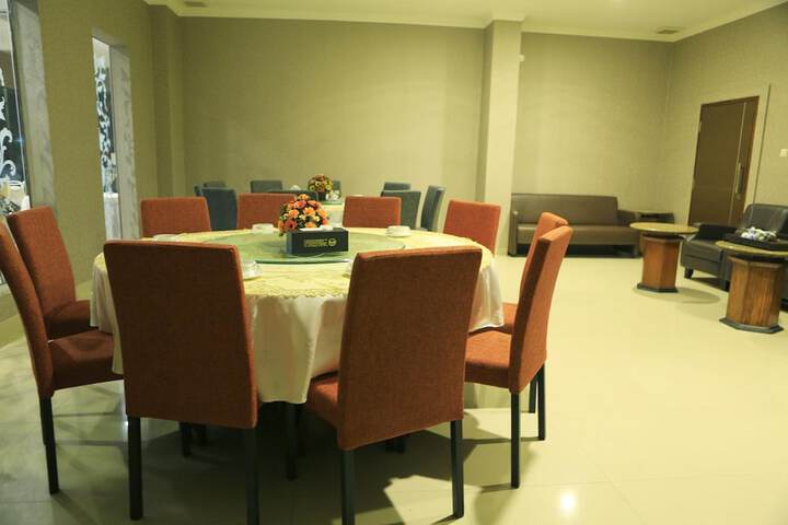 Dining 43 of 61