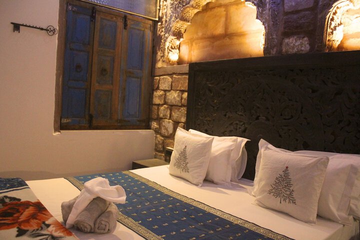 Room 53 of 90