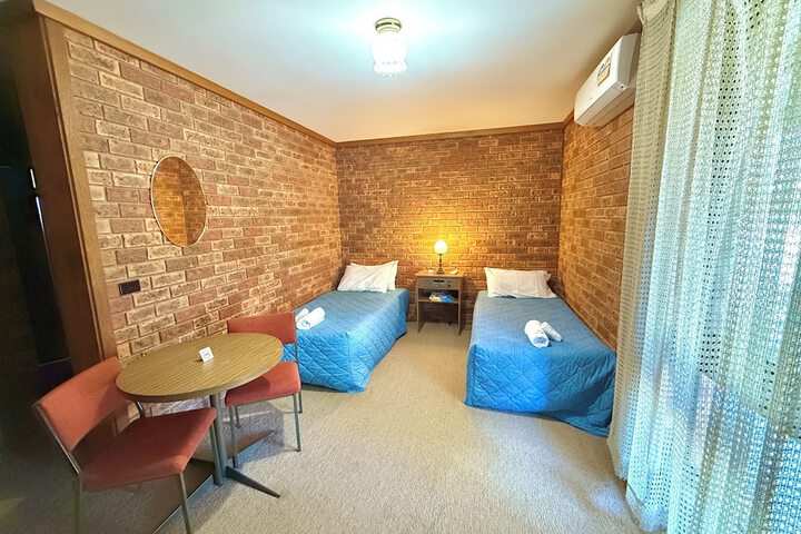 Room 9 of 31