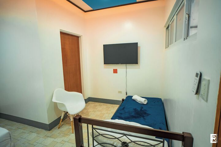 Room 43 of 188