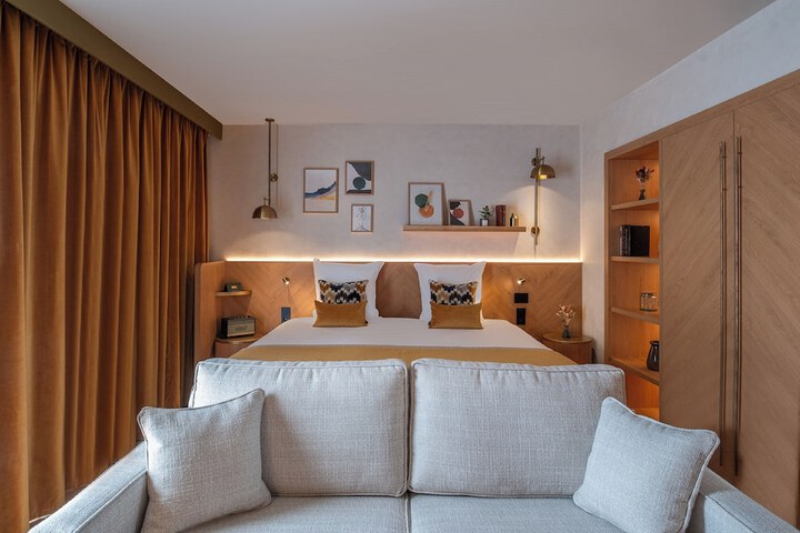 Room 25 of 156