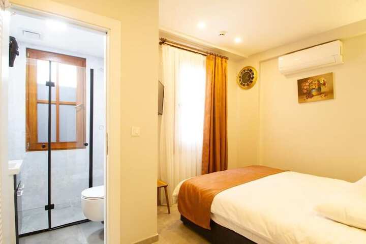 Room 5 of 51