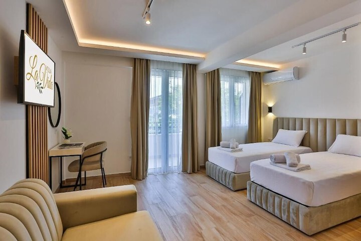 Room 5 of 52