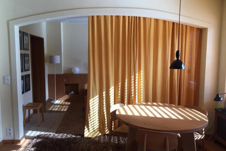 Room 3 of 10