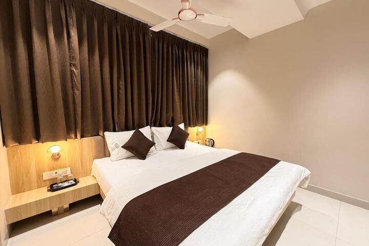 Room 12 of 34