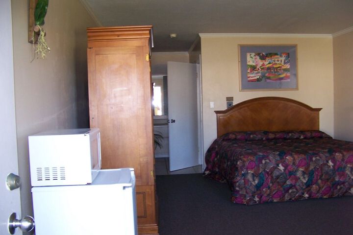 Room 3 of 16