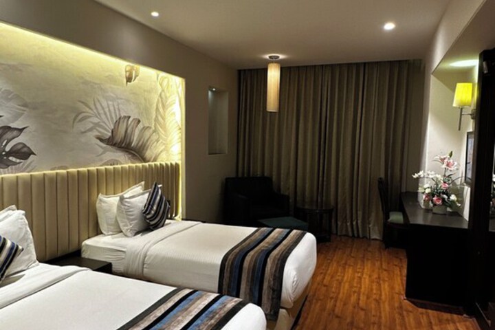 Room 9 of 37