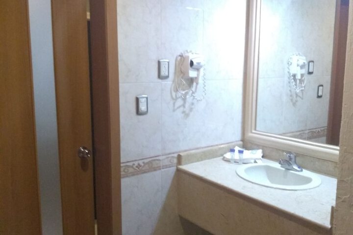Room 24 of 32