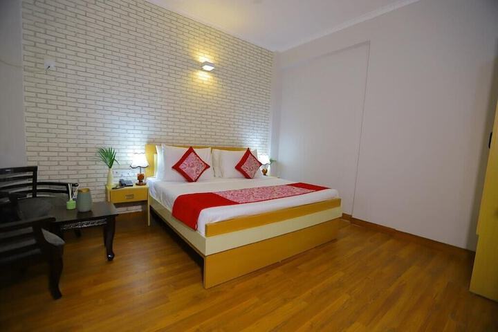 Room 4 of 20