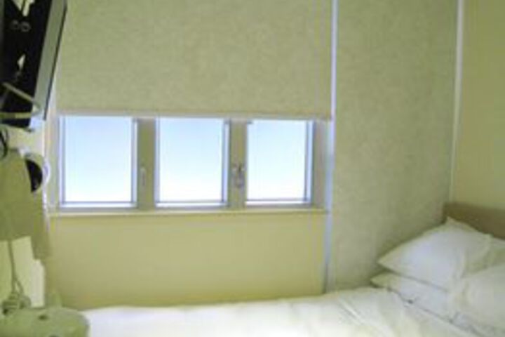 Room 6 of 19
