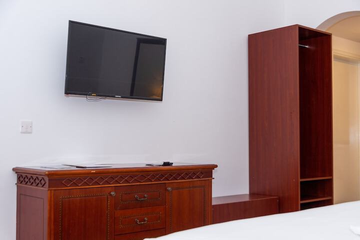 Room 8 of 36