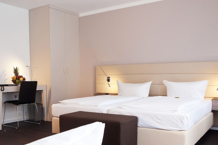 Room 8 of 35