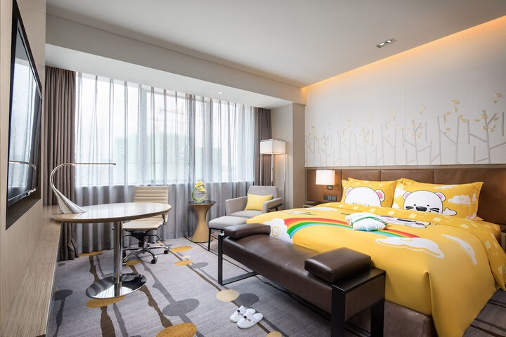 Room 7 of 74